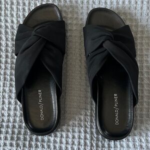 Donald Pliner. Black sandals size 8